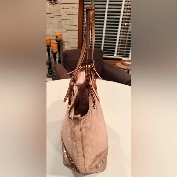 Michael Kors | monogram metallic tote bag. - Picture 12 of 16